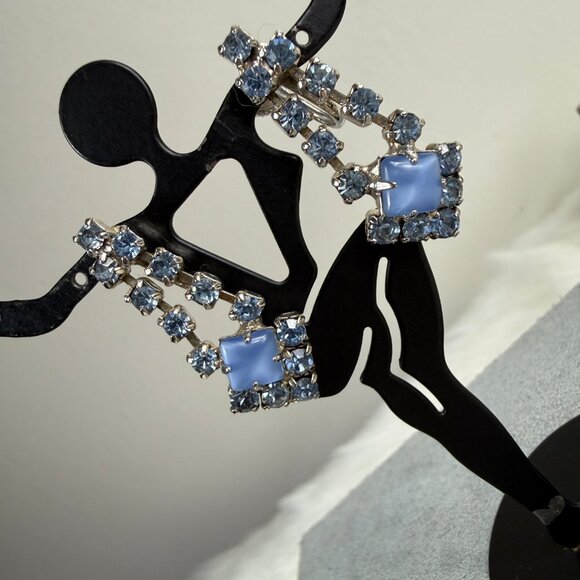 Vintage Blue Rhinestone Silver Tone Dangle & Drop Screw Back Earrings - Picture 3 of 9